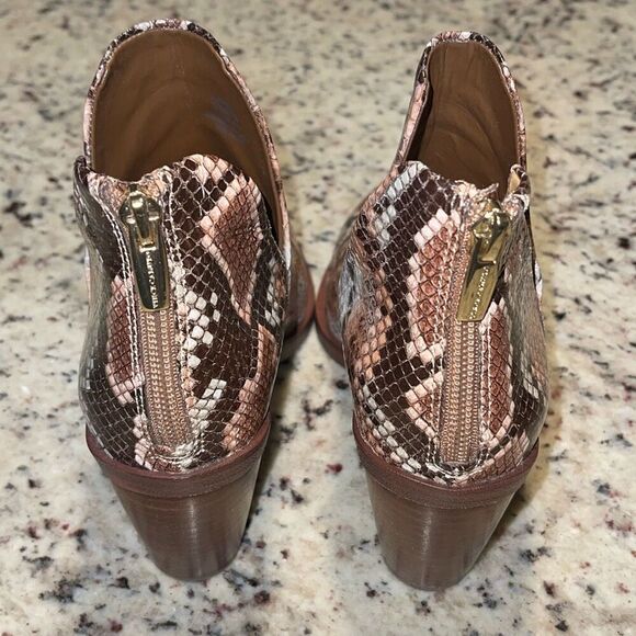 Vince Camuto Bibestie‎ Bootie Brown/Beige Snake Print Leather Size 7.5 - Picture 3 of 7